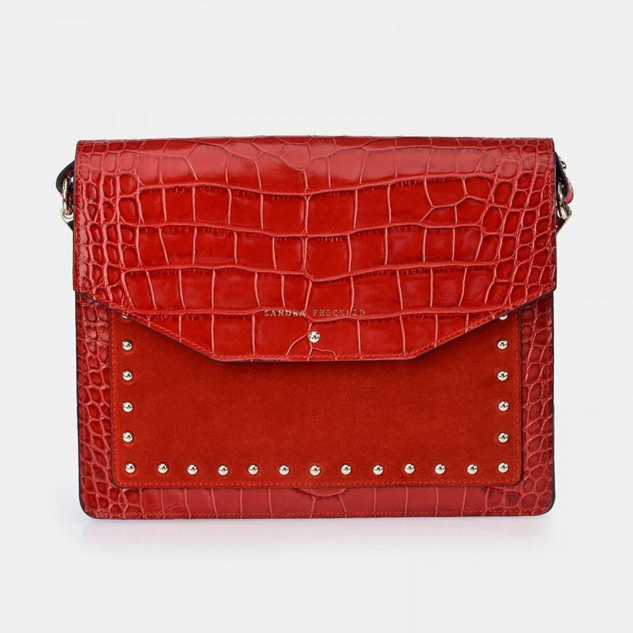MARIELA GRABADO Bolso de piel de cocodrilo y suede en color rojo con correa decorado con tachuelas. Es un bolso estilo bandolera y de hombro - SANDRA FRECKLED bolsos de mujer