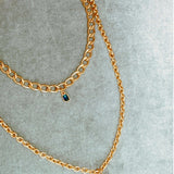 Collar o Cadena de oro con colgante cuadrado con una circonita roja bañada en oro de 24k de estilo vintage - SANDRA FRECKLED joyeria de mujer