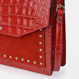 MARIELA GRABADO Bolso de piel de cocodrilo y suede en color rojo con correa decorado con tachuelas. Es un bolso estilo bandolera y de hombro - SANDRA FRECKLED bolsos de mujer