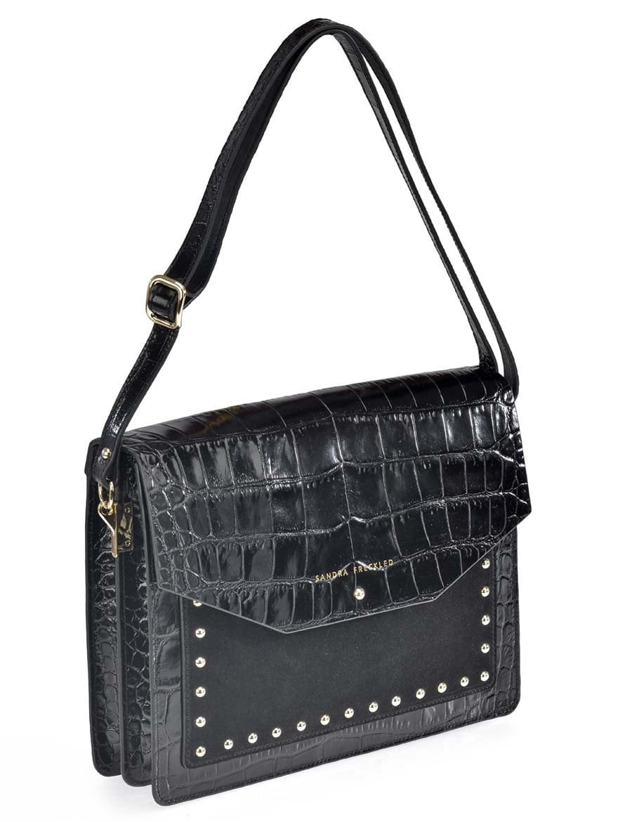 MARIELA GRABADO Bolso de piel de cocodrilo y suede en color negro con correa decorado con tachuelas. Es un bolso estilo bandolera y de hombro - SANDRA FRECKLED bolsos de mujer
