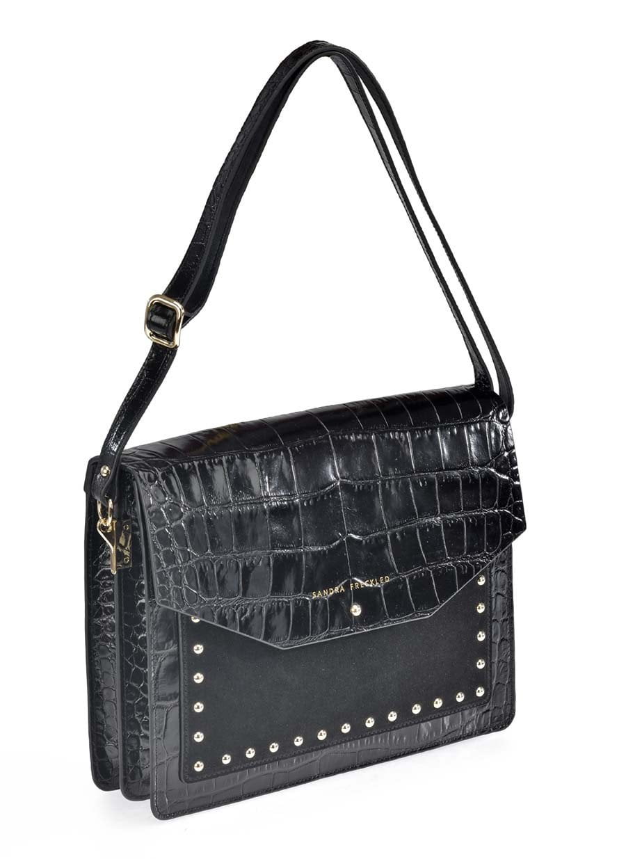 MARIELA GRABADO Bolso de piel de cocodrilo y suede en color negro con correa decorado con tachuelas. Es un bolso estilo bandolera y de hombro - SANDRA FRECKLED bolsos de mujer