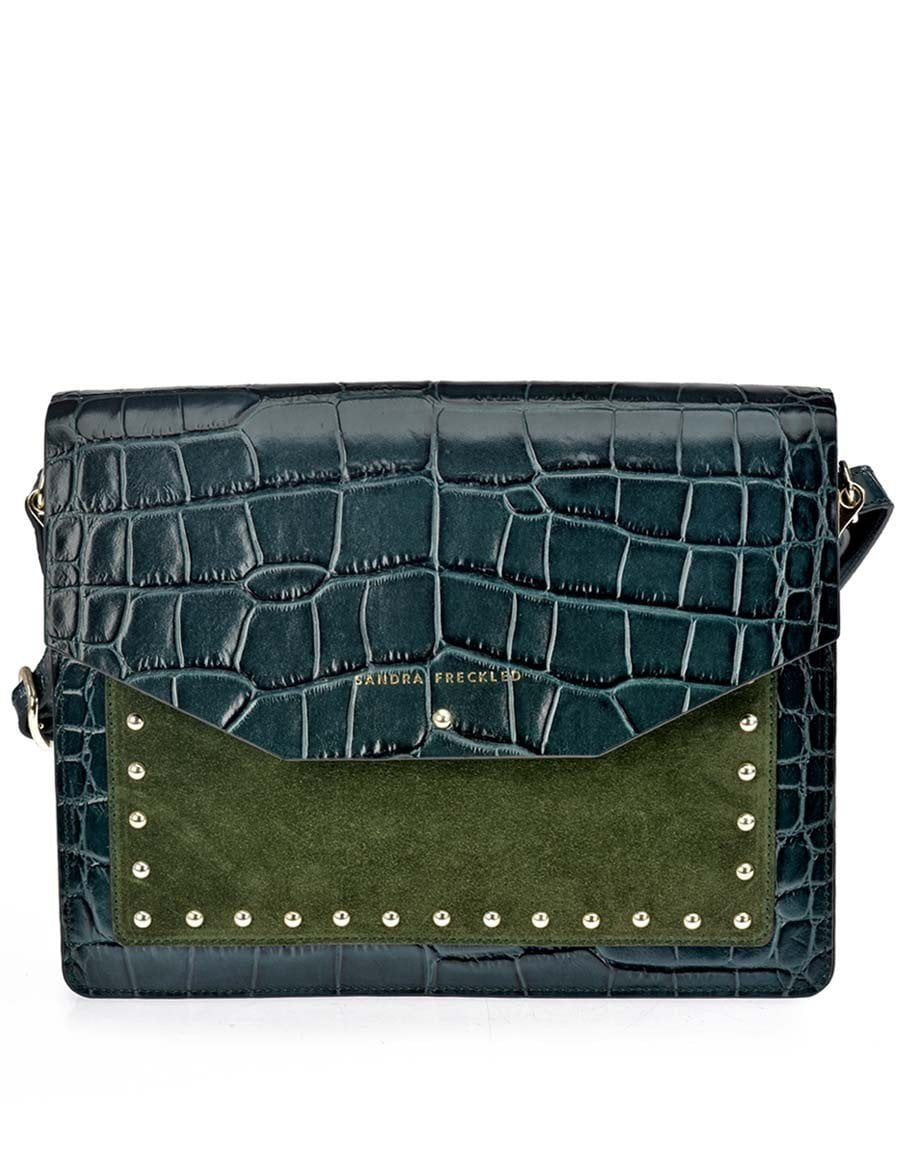 MARIELA GRABADO Bolso de piel de cocodrilo y suede en color verde oscuro con correa decorado con tachuelas. Es un bolso estilo bandolera y de hombro - SANDRA FRECKLED bolsos de mujer