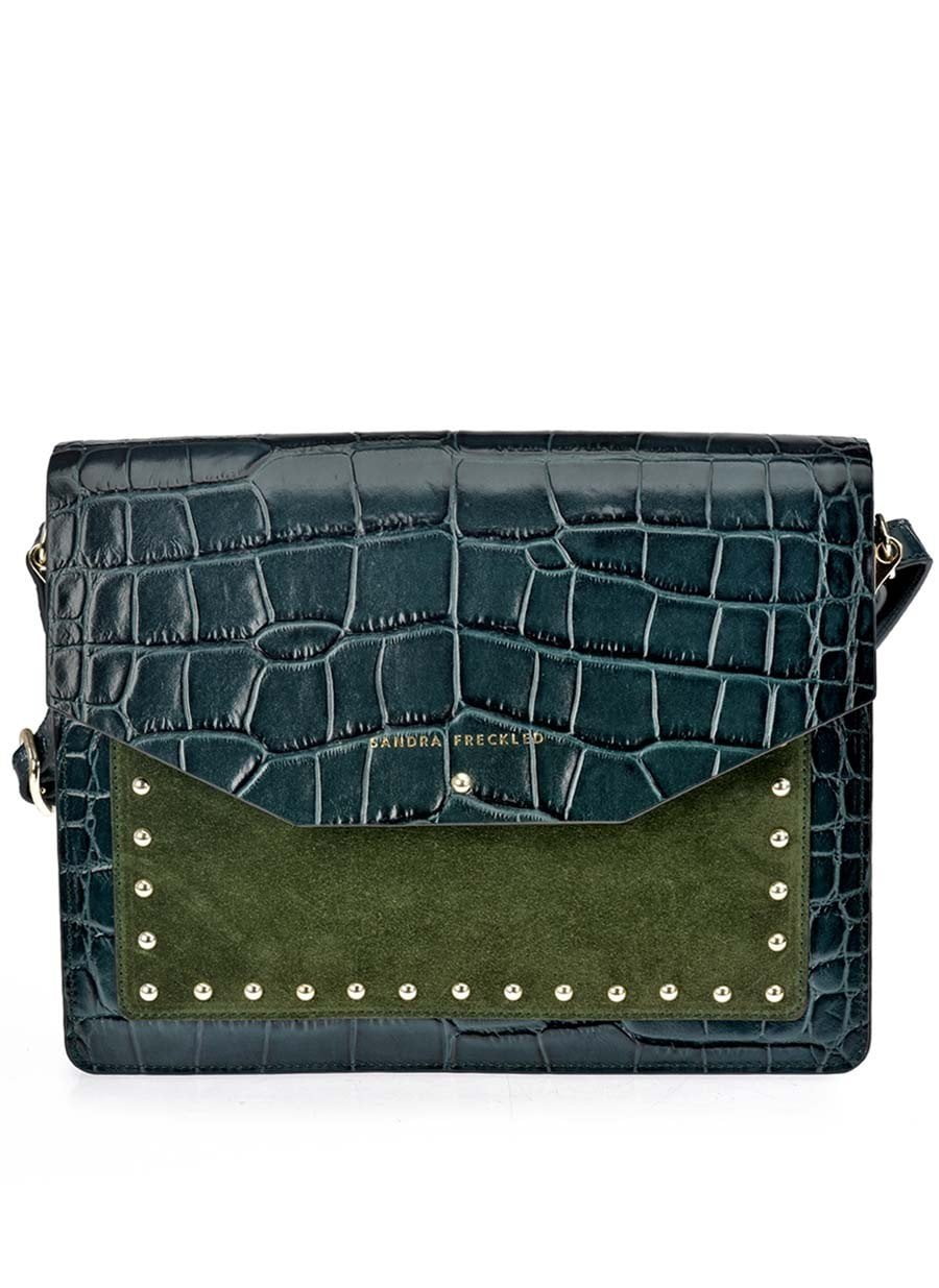MARIELA GRABADO Bolso de piel de cocodrilo y suede en color verde oscuro con correa decorado con tachuelas. Es un bolso estilo bandolera y de hombro - SANDRA FRECKLED bolsos de mujer
