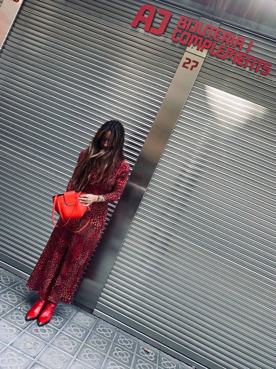 LOLA Bolso de piel en color rojo con correas y cierre dorado. Es un bolso estilo bandolera y de hombro que puede utilizarse como bolso de mano - SANDRA FRECKLED bolsos de mujer