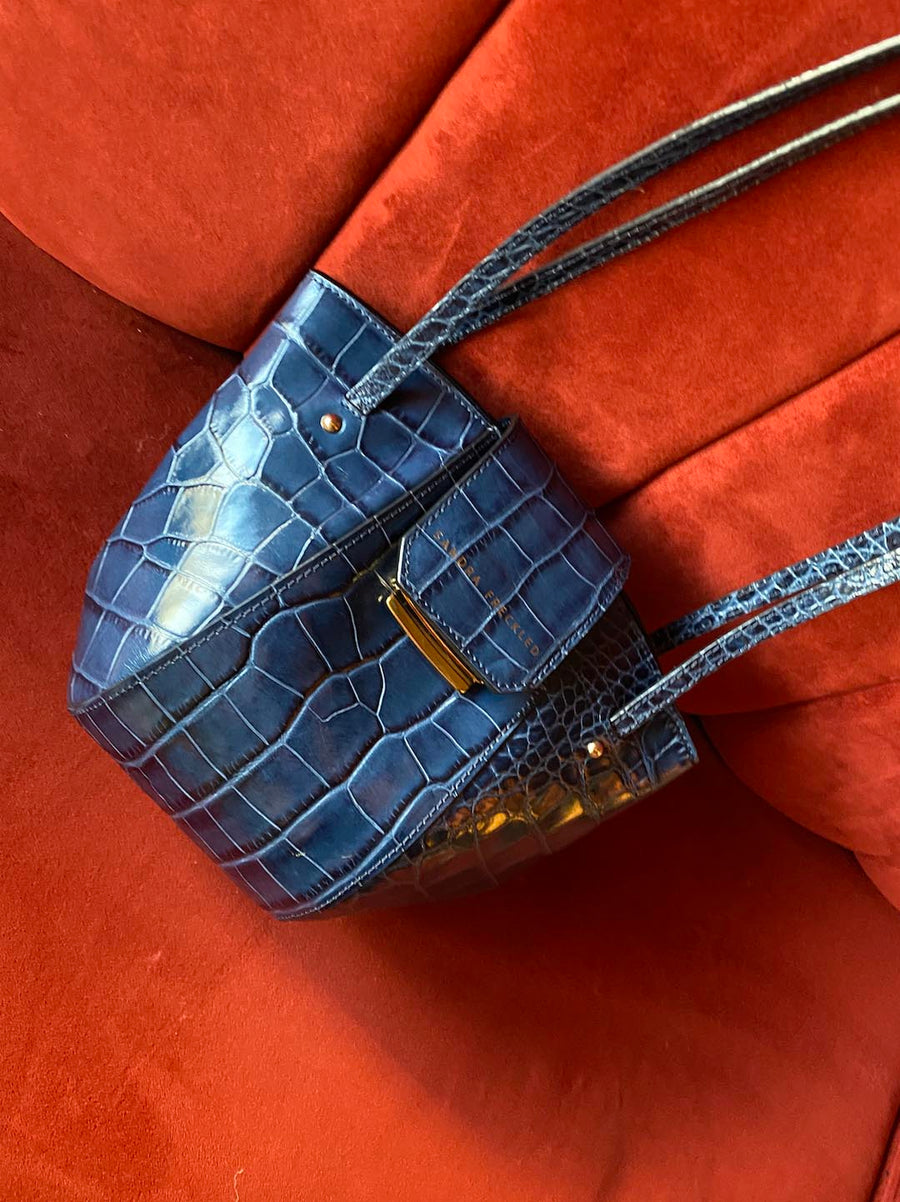 LOLA Bolso de piel en color azul con correas y cierre dorado. Es un bolso estilo bandolera y de hombro que puede utilizarse como bolso de mano - SANDRA FRECKLED bolsos de mujer