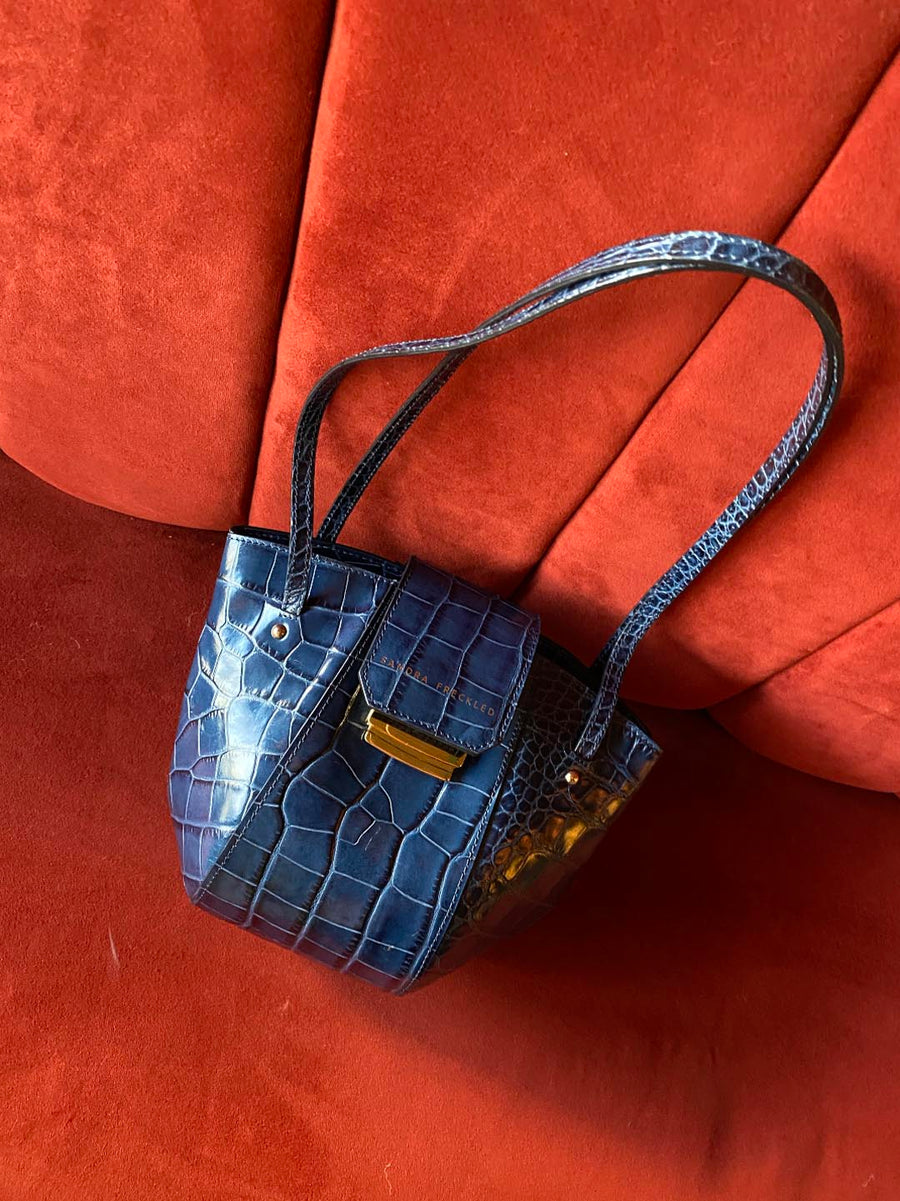 LOLA Bolso de piel en color azul con correas y cierre dorado. Es un bolso estilo bandolera y de hombro que puede utilizarse como bolso de mano - SANDRA FRECKLED bolsos de mujer