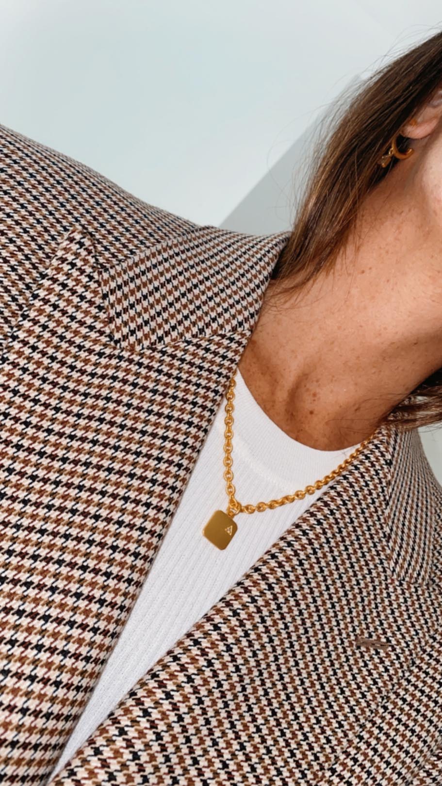 Collar o Cadena dorada Misa con colgante cuadrado con brilante bañada en oro de 24k de estilo vintage - SANDRA FRECKLED joyeria de mujer