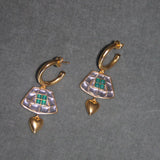 Pendientes de oro con circonita verdes y blancas bañados en oro de 24k de estilo vintage - SANDRA FRECKLED joyeria de mujer
