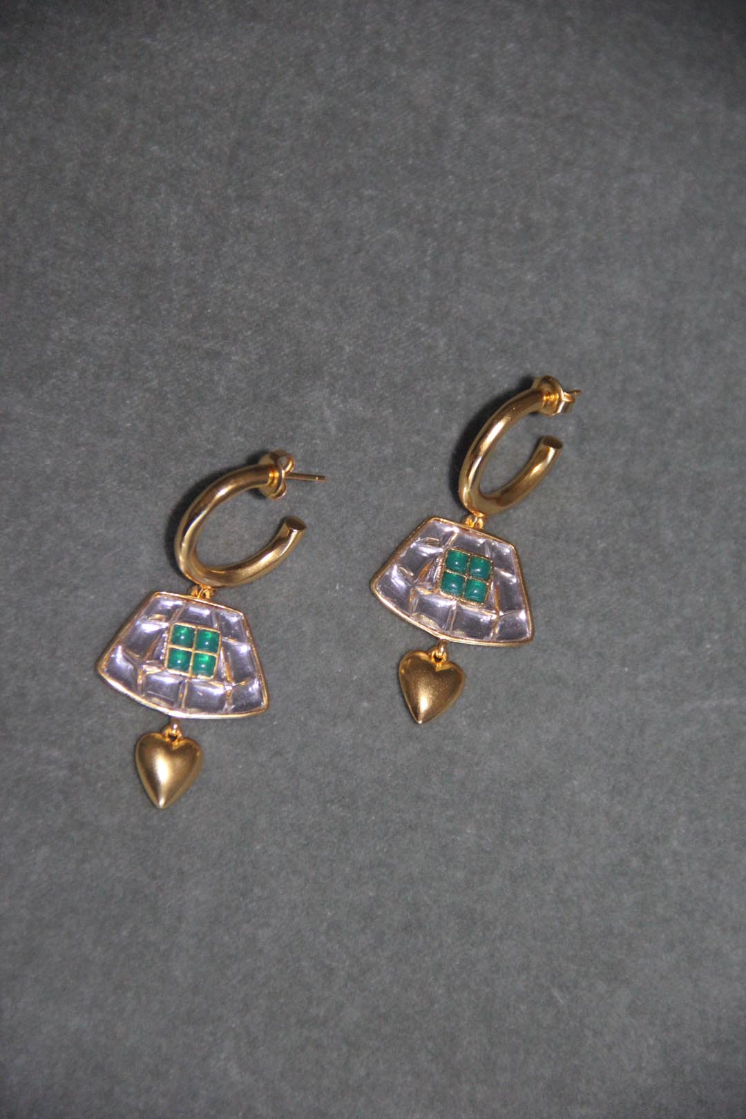 Pendientes de oro con circonita verdes y blancas bañados en oro de 24k de estilo vintage - SANDRA FRECKLED joyeria de mujer
