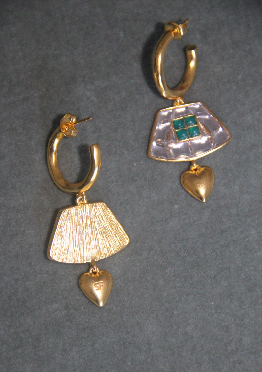 Pendientes de oro con circonita verdes y blancas bañados en oro de 24k de estilo vintage - SANDRA FRECKLED joyeria de mujer