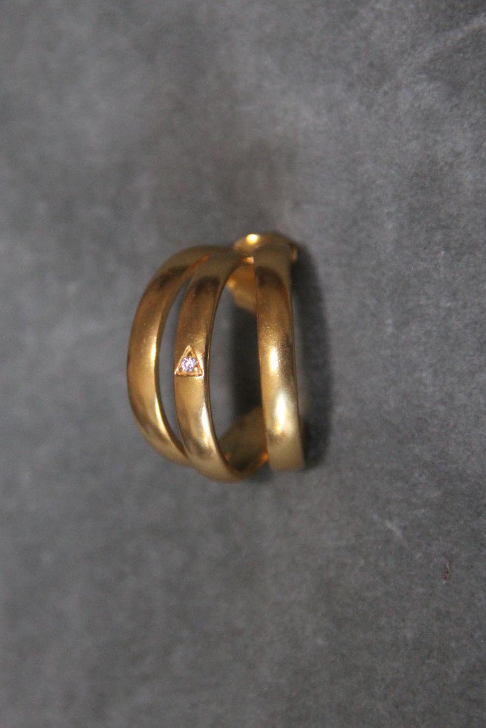 Pendientes de aro triple dorados bañados en oro de 24k de estilo vintage - SANDRA FRECKLED joyeria de mujer