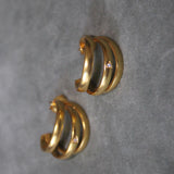 Pendientes de aro triple dorados bañados en oro de 24k de estilo vintage - SANDRA FRECKLED joyeria de mujer