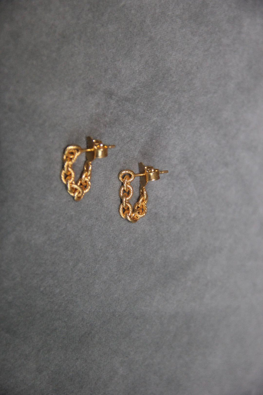 Pendientes de cadena dorados bañados en oro de 24k de estilo vintage - SANDRA FRECKLED joyeria de mujer