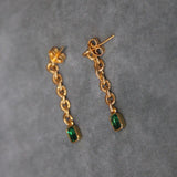 Pendiente de Cadena dorados con circonita verde bañada en oro de 24k de estilo vintage - SANDRA FRECKLED joyeria de mujer