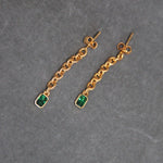 Pendiente de Cadena dorados con circonita verde bañada en oro de 24k de estilo vintage - SANDRA FRECKLED joyeria de mujer