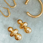 Pulsera de oro MISA con dos circonitas en los extremos bañada en oro de 24k de estilo vintage - SANDRA FRECKLED joyeria de mujer