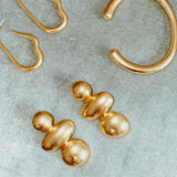 Pulsera de oro MISA con dos circonitas en los extremos bañada en oro de 24k de estilo vintage - SANDRA FRECKLED joyeria de mujer