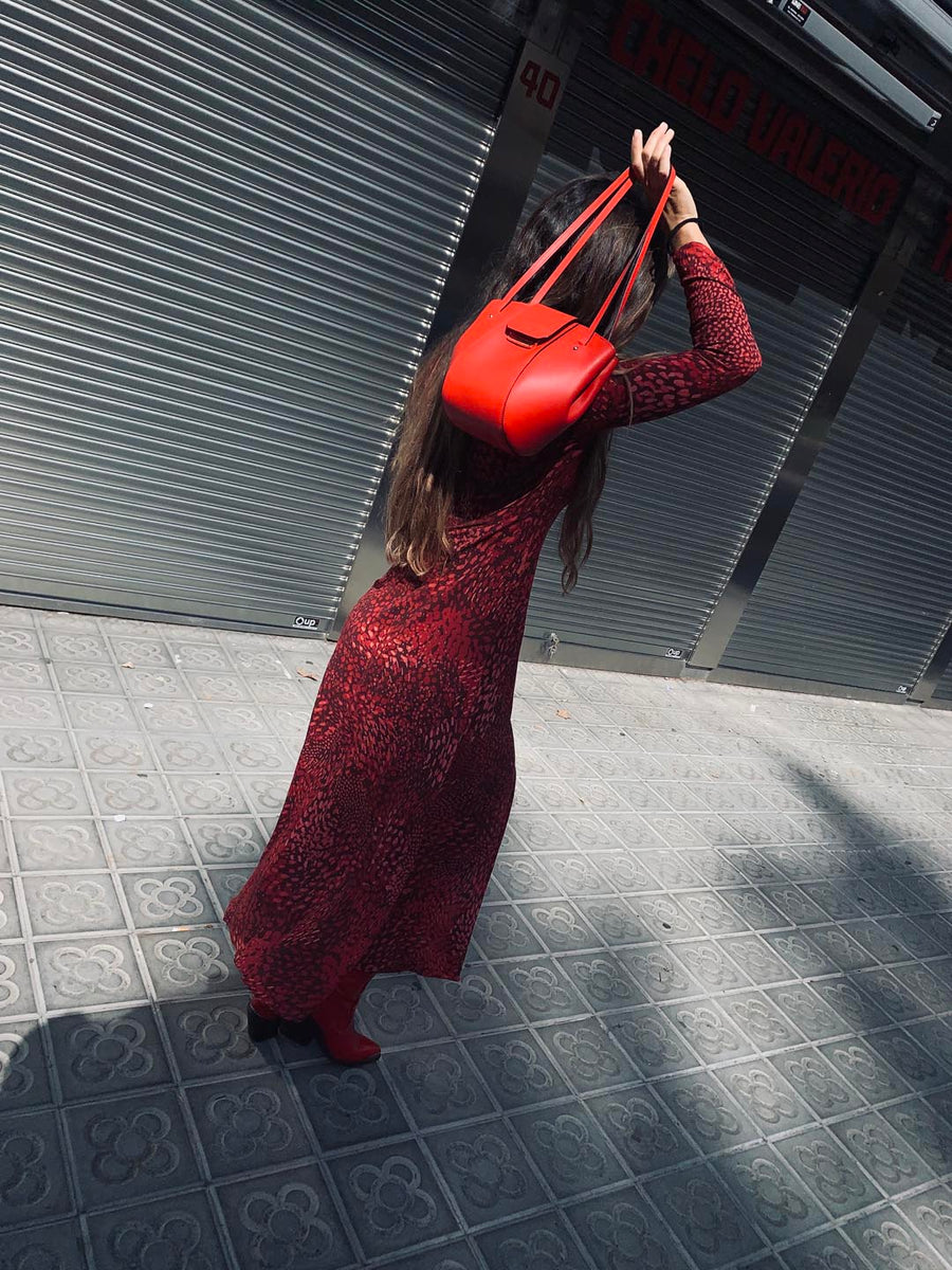 LOLA Bolso de piel en color rojo con correas y cierre dorado. Es un bolso estilo bandolera y de hombro que puede utilizarse como bolso de mano - SANDRA FRECKLED bolsos de mujer