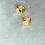 ANILLO de oro SELLO cuadrado con circonita verde bañado en oro de 24k de estilo vintage - SANDRA FRECKLED joyeria de mujer