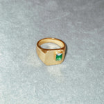 ANILLO de oro SELLO cuadrado con circonita verde bañado en oro de 24k de estilo vintage - SANDRA FRECKLED joyeria de mujer