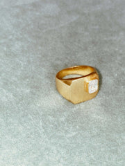 ANILLO de oro SELLO cuadrado con circonita blanca bañado en oro de 24k de estilo vintage - SANDRA FRECKLED joyeria de mujer